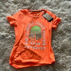 NWT Nike Chicago Marathon Finisher running shirt